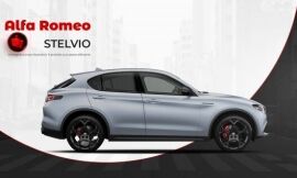 La Alfa Romeo Stelvio 2025 è il SUV di lusso che incarna l’anima sportiva e l’eleganza italiana, progettato per chi cerca emozioni alla guida senza compromessi.