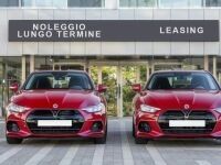 an image of two cars one with the word leasing copia